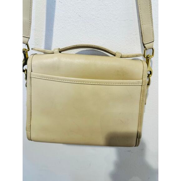 Vintage COACH 9870 Ivory Leather Court Brass Turn Lock Crossbody Strap Bag - Picture 4 of 13